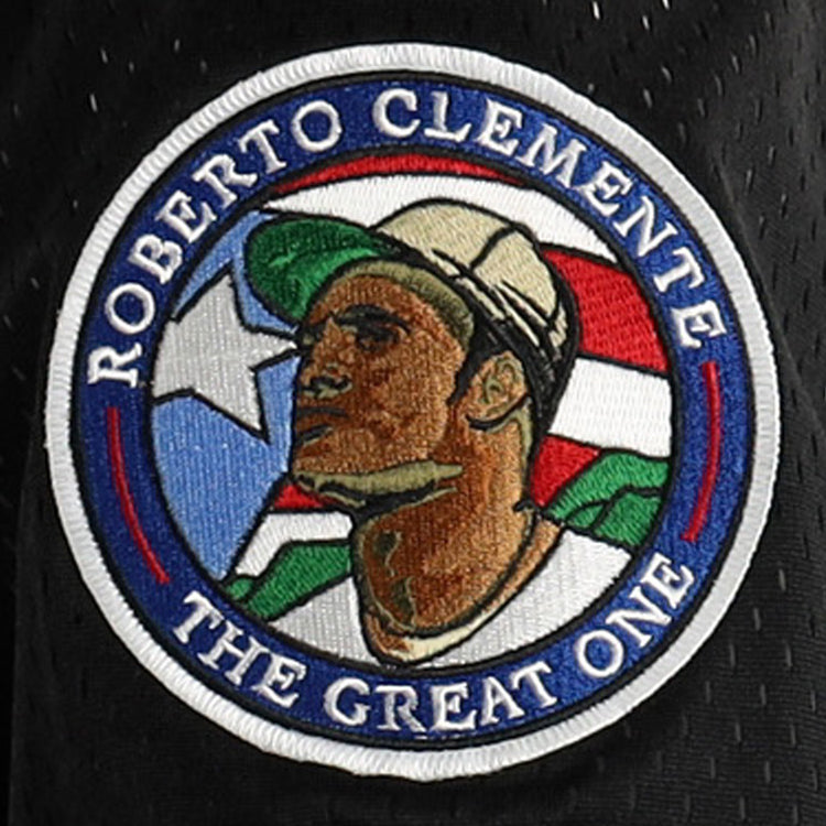 A circular patch with an embroidered Roberto Clemente portrait, his cap, and the Puerto Rican flag saying ROBERTO CLEMENTE THE GREAT ONE—perfect for the EFF Roberto Clemente Santurce Cangrejeros Vintage Inspired NL Replica V-Neck Mesh Jersey.