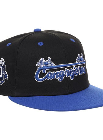 The EFF Santurce Cangrejeros NLB Flip Fitted Ballcap in black features Cangrejeros embroidered in white and blue, the iconic crab logo, and an 80 Aniversario patch—honoring Puerto Rican League heritage.