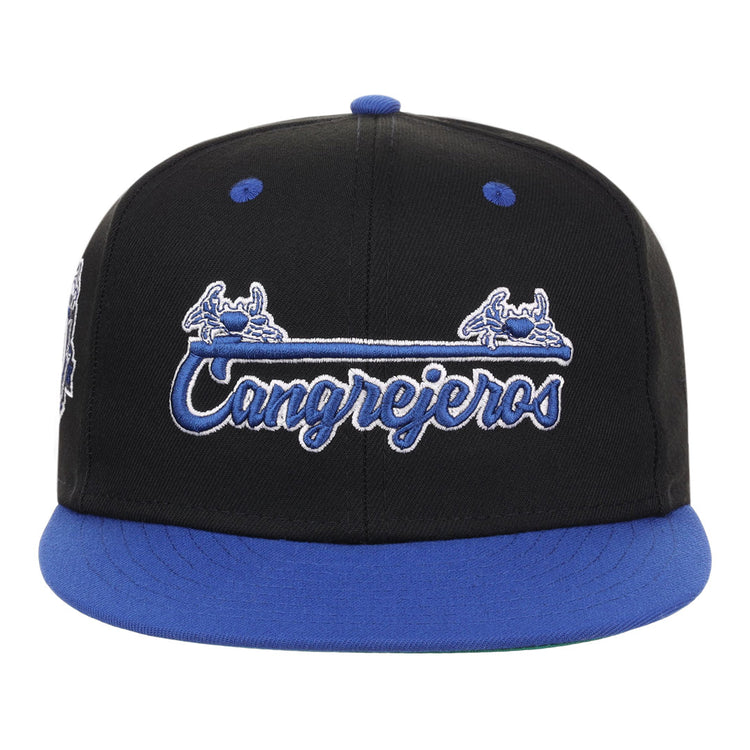 The EFF Santurce Cangrejeros NLB Flip Fitted Ballcap in black features a blue brim and Cangrejeros script with two blue crabs on the front, inspired by the vintage Santurce logo from the Puerto Rican League.