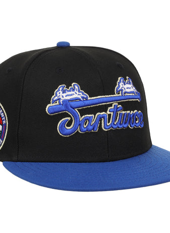 The EFF Santurce Cangrejeros Clemente Fitted Ballcap in black features a blue brim, Santurce embroidered in blue and white, and a side patch honoring Puerto Rican baseball legend Roberto Clemente with Campeón Caribe 1951.