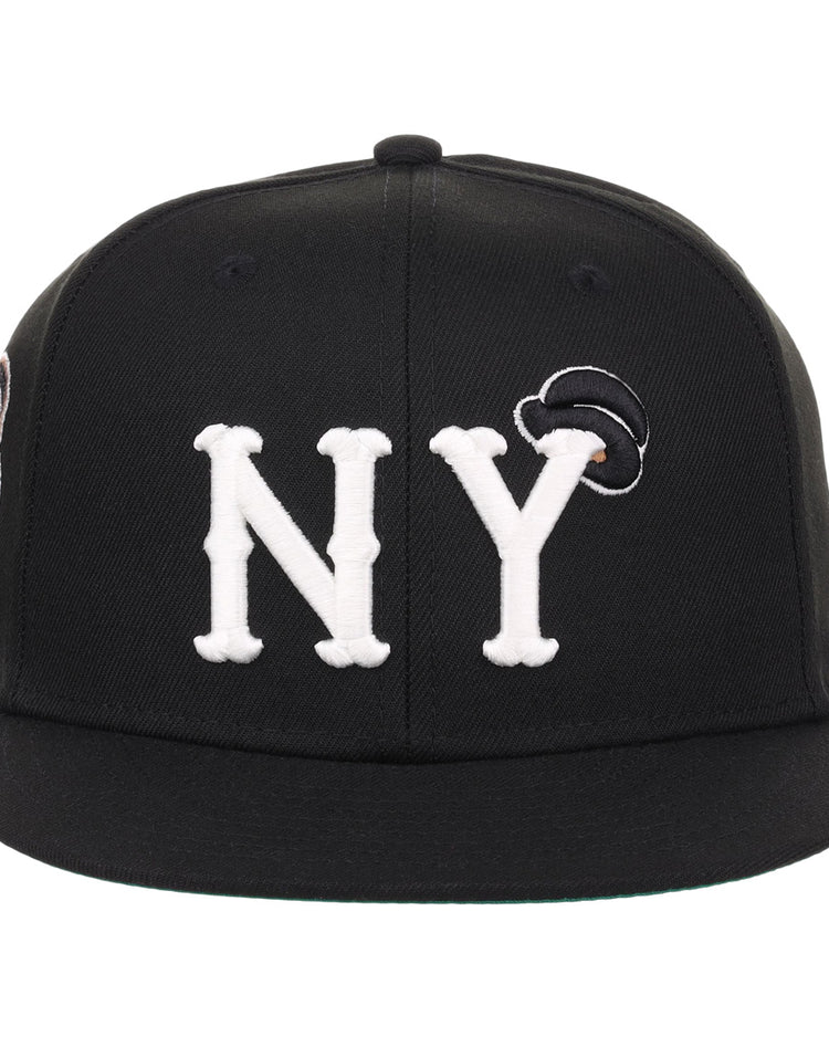 The EFF New York Black Yankees NLB Flip Fitted Ballcap features large white NY letters on the front and a small black and white patch above the Y, inspired by the historic team.
